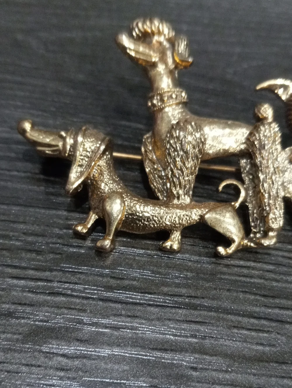 Multiple Dog Brooch Pin - Decorative Pets Accessory Gold Tone